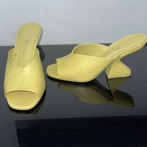 Salvatore Ferragamo
Sansu 85mm Sculptural-Heel Lambskin Mules